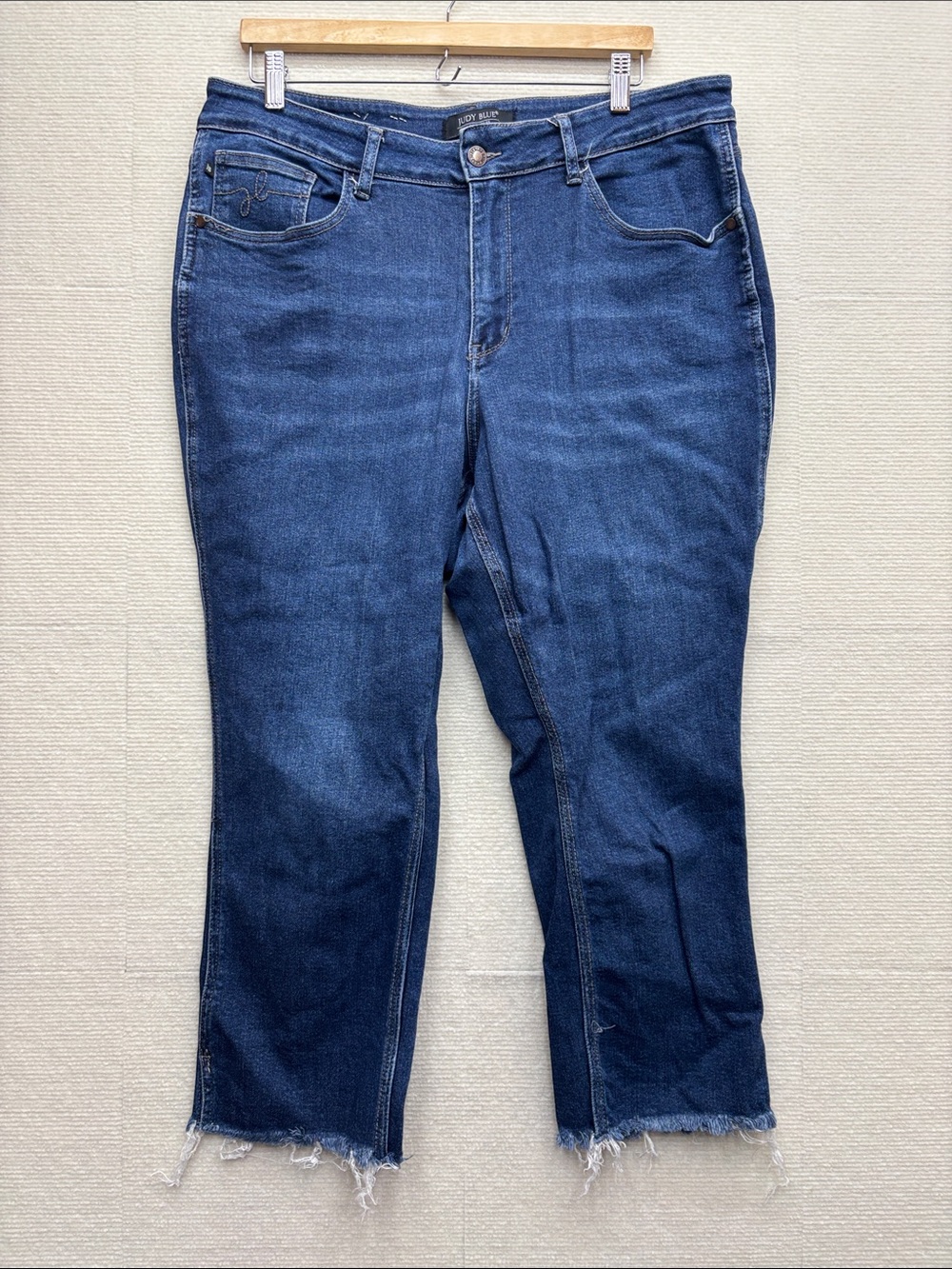 Judy Blue 18W cropped straight Raw-Hem Dark Blue Straight Crop Jeans